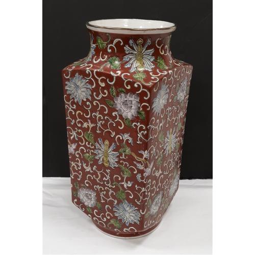 LARGE CHINESE PORCELAIN VASE