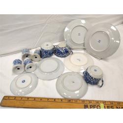 ASSORTED JAPANESE BLUE & WHITE PORCELAIN DISHES
