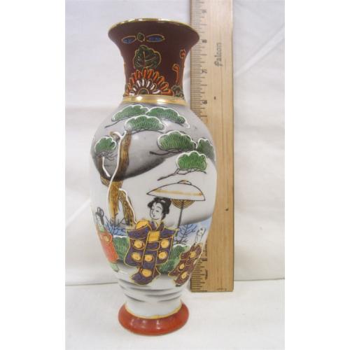 JAPANESE PORCELAIN VASE WITH GEISHAS