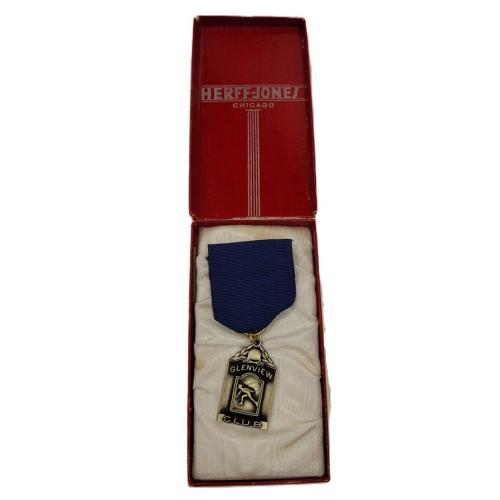 HERFF-JONES BADGE, GLENVIEW CLUB ICE SKATING.  ORGINAL VINTAGE BOX