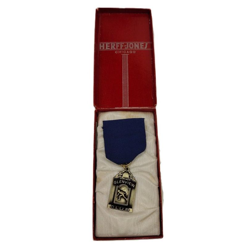 HERFF-JONES BADGE, GLENVIEW CLUB ICE SKATING.  ORGINAL VINTAGE BOX
