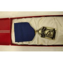 HERFF-JONES BADGE, GLENVIEW CLUB ICE SKATING.  ORGINAL VINTAGE BOX