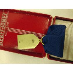 HERFF-JONES BADGE, GLENVIEW CLUB ICE SKATING.  ORGINAL VINTAGE BOX