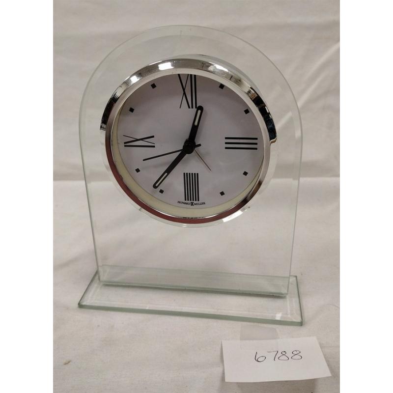 HOWARD MILLER QUARTZ CLOCK IN PLEXIGLAS STAND