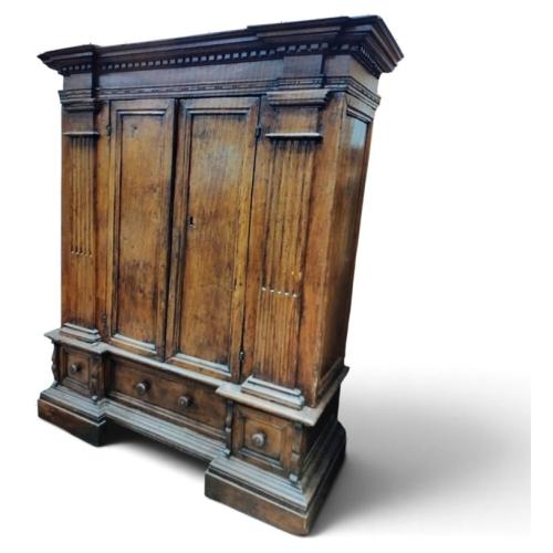 17TH CENTURY ITALIAN ARMOIRE