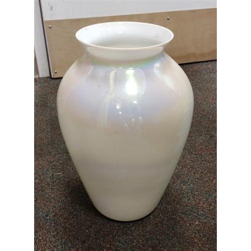 LARGE AMERICAN HAND BLOWN GLASS VASE