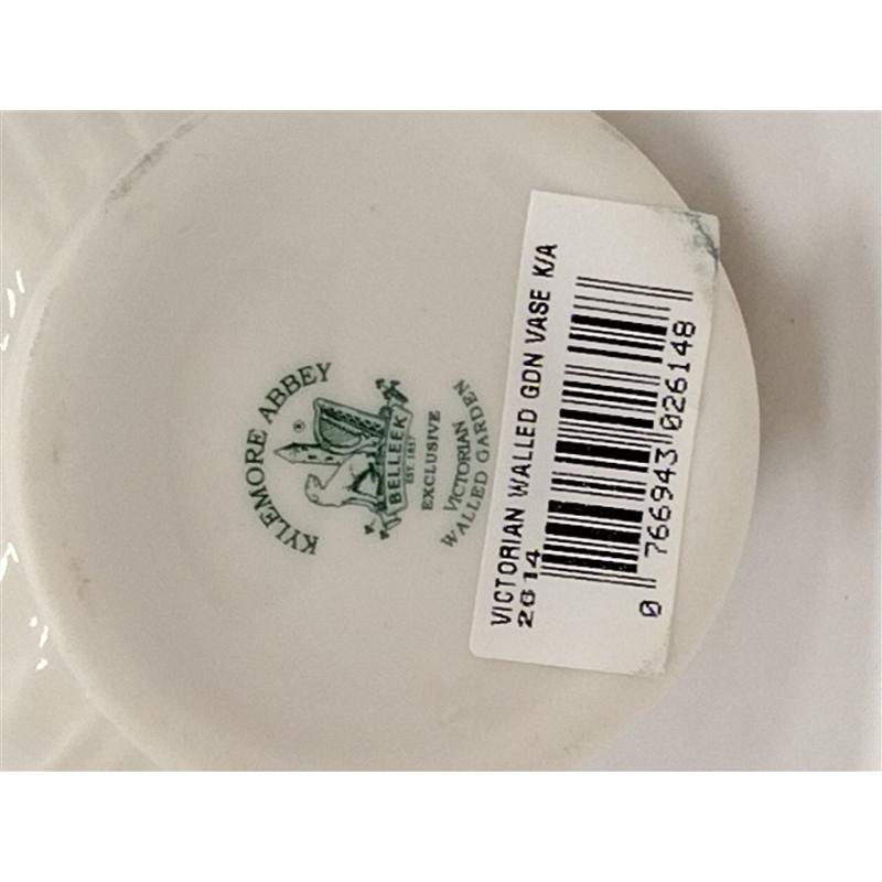 THREE BELLEEK PORCELAIN PIECES, TWO VASES AND PLATE