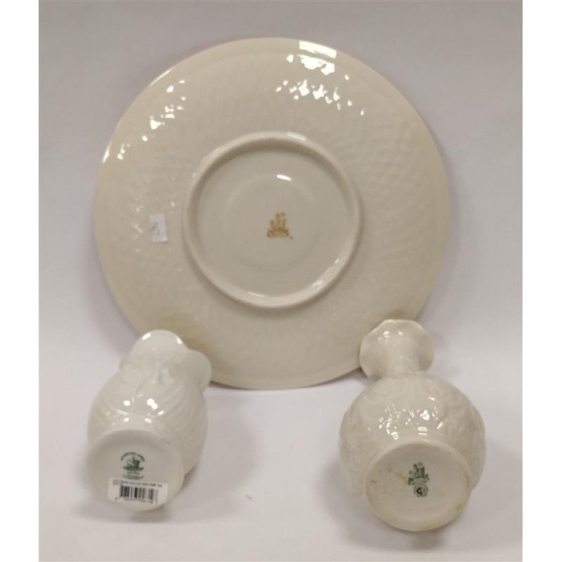 THREE BELLEEK PORCELAIN PIECES, TWO VASES AND PLATE