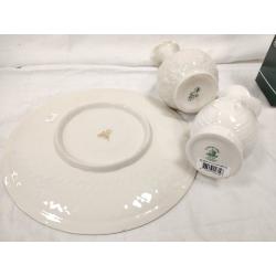 THREE BELLEEK PORCELAIN PIECES, TWO VASES AND PLATE