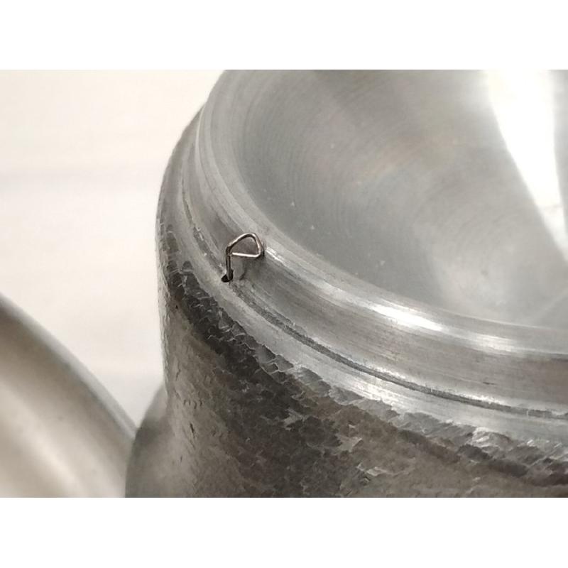 SMALL MUSICAL POWDER BOX WITH BAKELITE KNOB