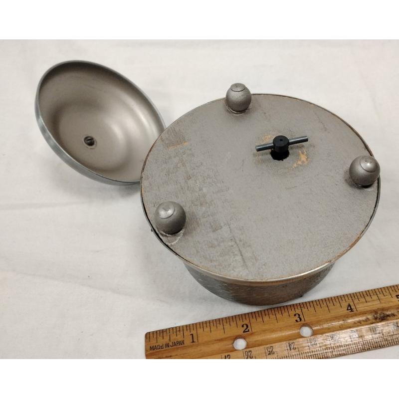 SMALL MUSICAL POWDER BOX WITH BAKELITE KNOB