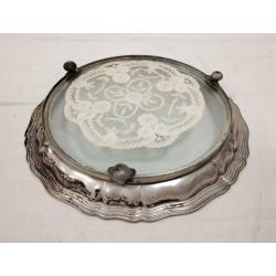 DOILIE IN ANTIQUE SILVER PLATED GLASS TRAY