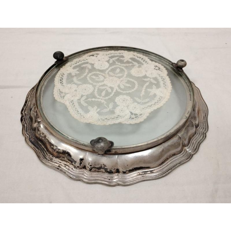 DOILIE IN ANTIQUE SILVER PLATED GLASS TRAY