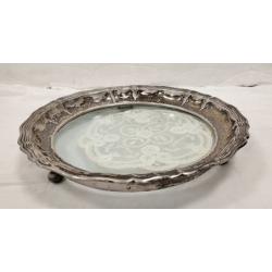 DOILIE IN ANTIQUE SILVER PLATED GLASS TRAY