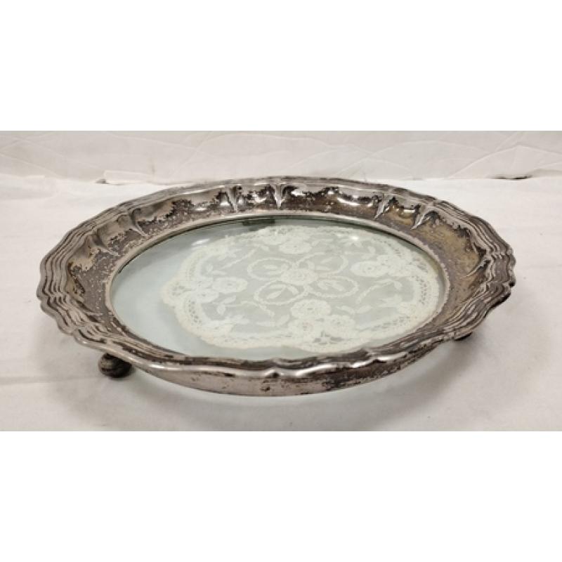 DOILIE IN ANTIQUE SILVER PLATED GLASS TRAY