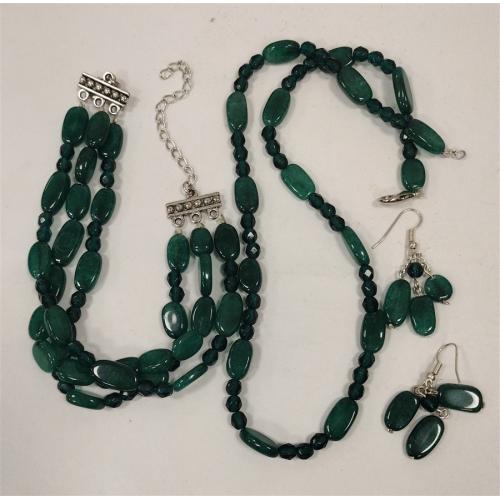NEWER GREEN GLASS BEAD NECKLACE, BRACELET & EARRING SET