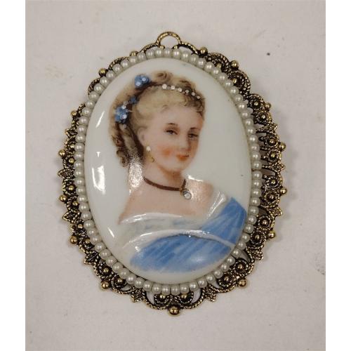 PORCELAIN PORTRAIT PIN/PENDANT
