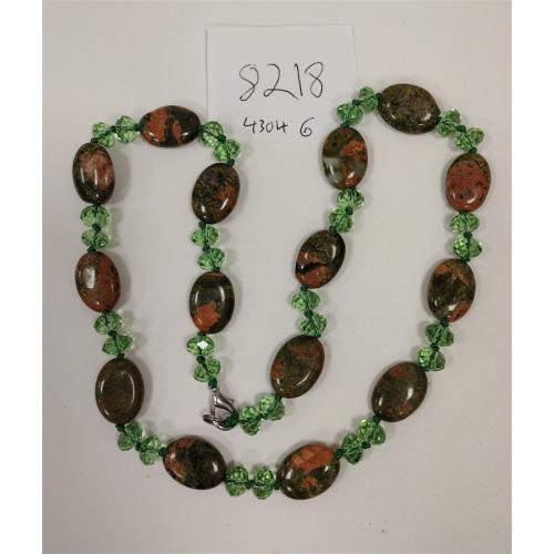GREEN JASPER AND FACETED GLASS NECKLACE