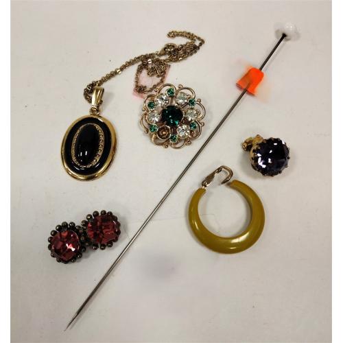 SMALL LOT COSTUME JEWELRY