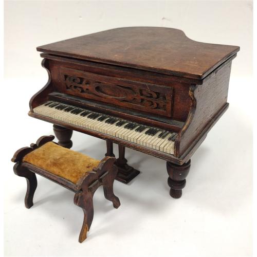 WOOD BOX MADE IN THE FORM OF AN 1800s GRAND PIANO