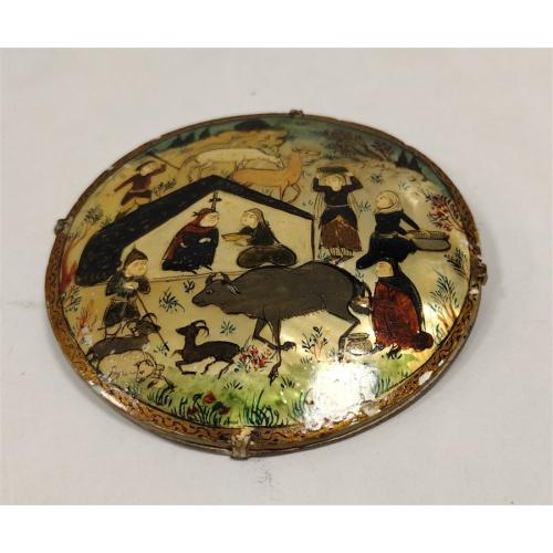 VINTAGE MUGHAL PAINTING ON SHELL BROOCH.