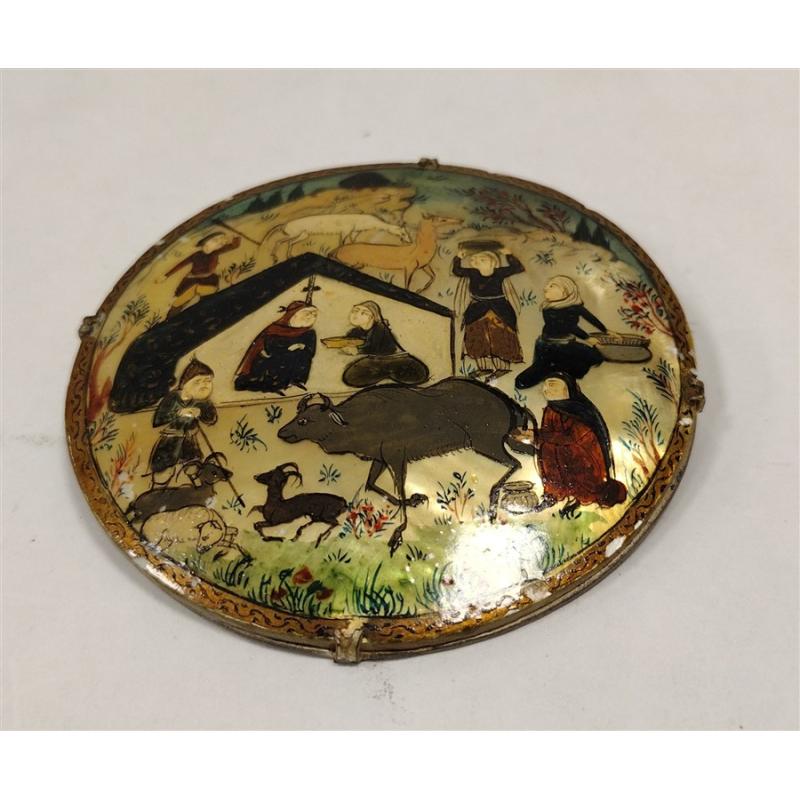 VINTAGE MUGHAL PAINTING ON SHELL BROOCH.