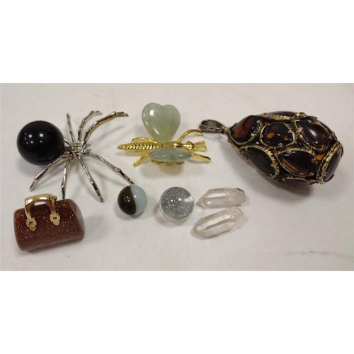 TRINKETS AND COLLECTIBLES