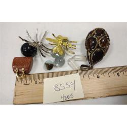 TRINKETS AND COLLECTIBLES