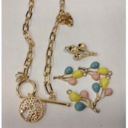 9 CONTEMPORARY NECKLACES WITH PENDANTS, 5 BALLOON CHARMS