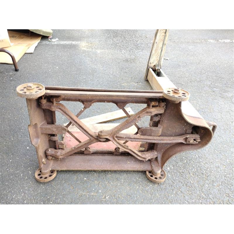 ANTIQUE FAIRBANKS SCALE