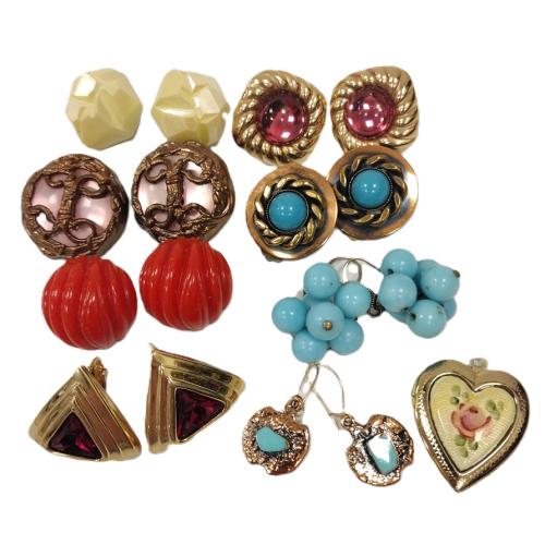EIGHT PAIRS OF VINTAGE COSTUME EARRINGS AND ONE LOCKET