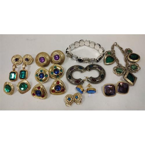 VINTAGE FASHION JEWELRY INCLUDING TWO BRACELETS