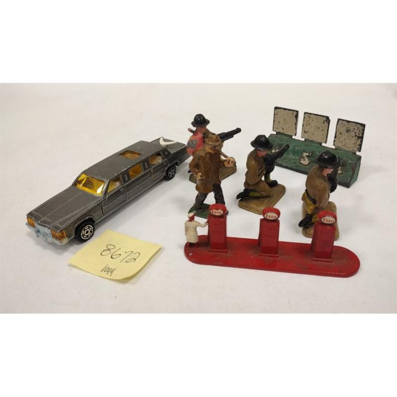VINTAGE LEAD AND PLASTIC TOYS