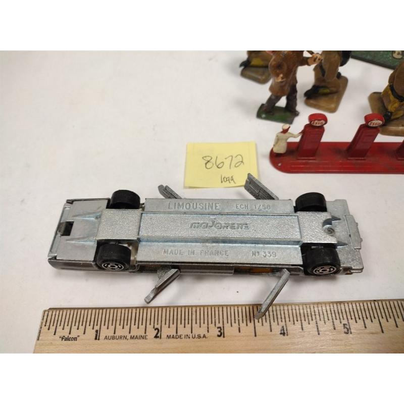 VINTAGE LEAD AND PLASTIC TOYS