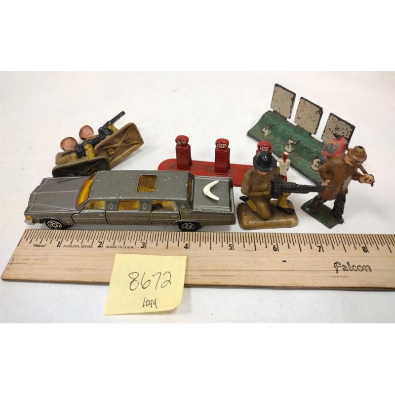 VINTAGE LEAD AND PLASTIC TOYS