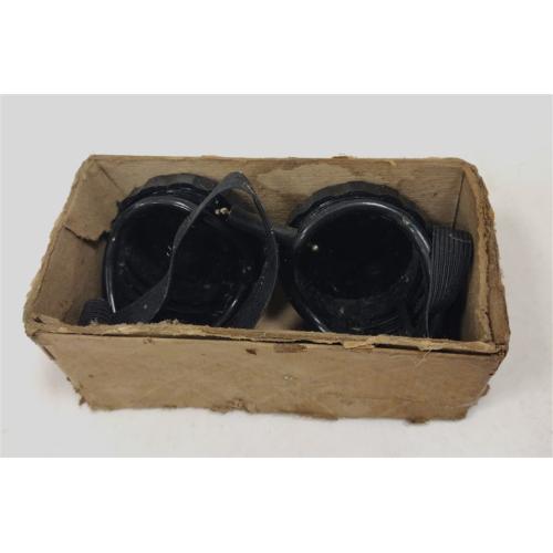 ANTIQUE WELDING GLASSES WITH BOX