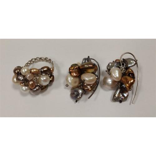 MULTICOLORED PEARL AND WIRE EARRINGS AND RING