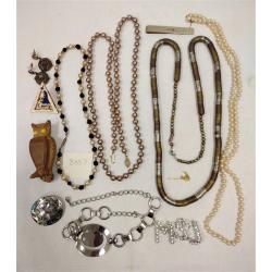 COLLECTION OF VINTAGE COSTUME JEWELRY