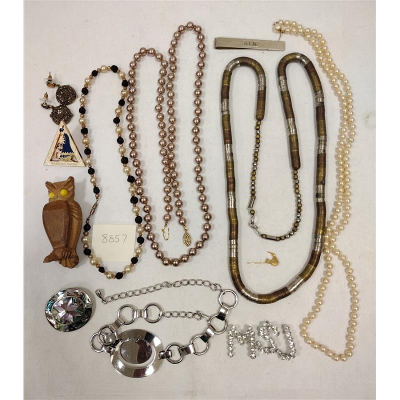 COLLECTION OF VINTAGE COSTUME JEWELRY