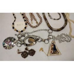 COLLECTION OF VINTAGE COSTUME JEWELRY