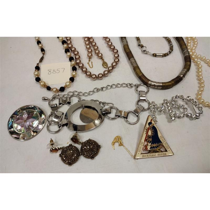 COLLECTION OF VINTAGE COSTUME JEWELRY