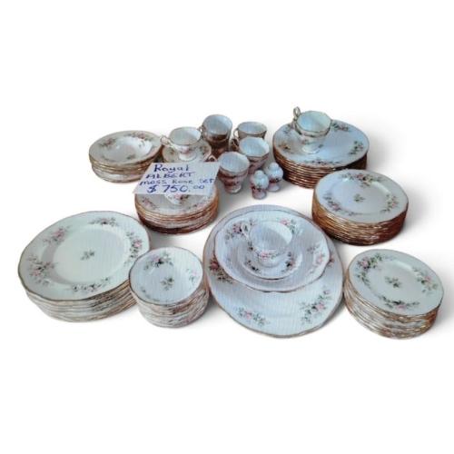 LARGE SET OF ROYAL ALBERT PORCELAIN MOSS ROSE DISHES