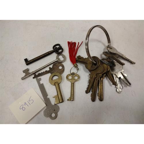 COLLECTION OF OLD KEYS