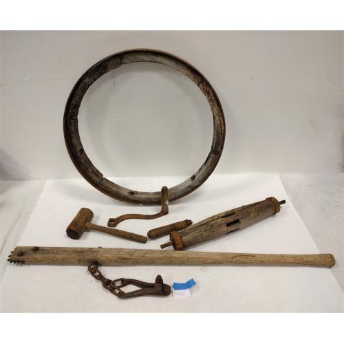ANTIQUE WOOD PRIMITIVES