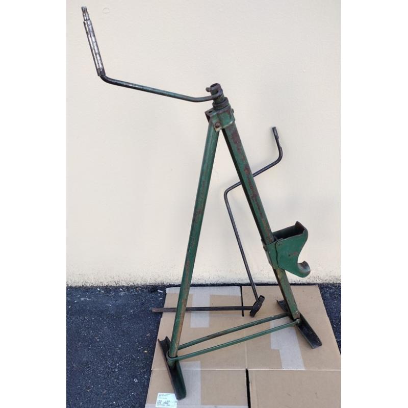 WEAVER FOLDING BUMPER JACK