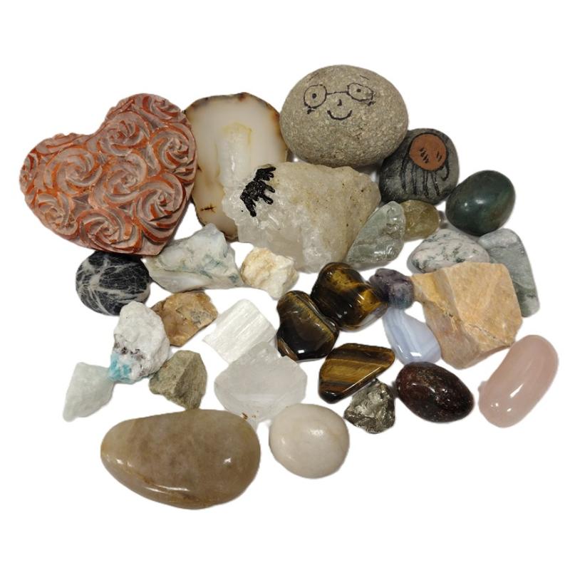 COLLECTION OF CRYSTALS AND ROCKS
