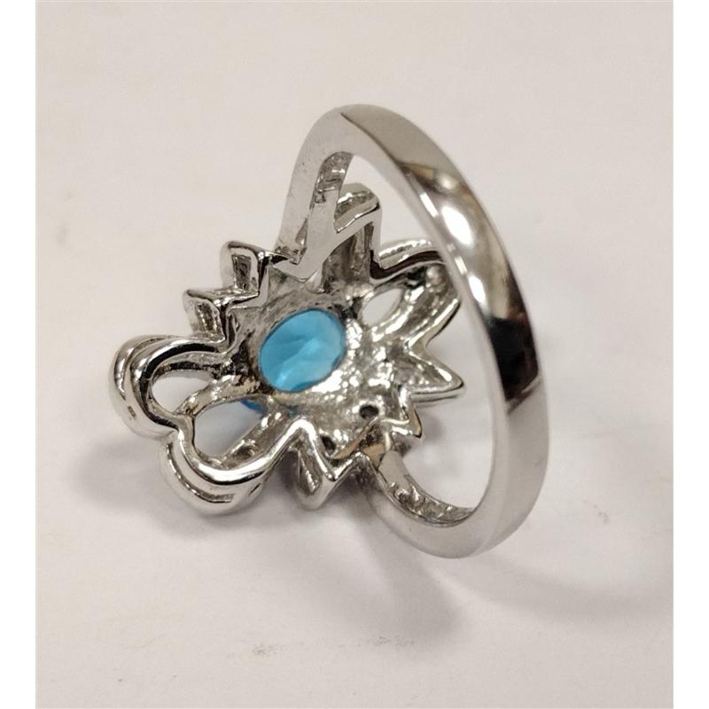 LADIES SIZE 5 1/4 COSTUME RING WITH SYNTHETIC STONES