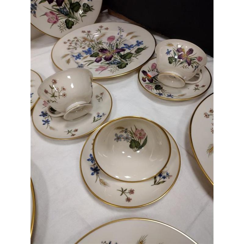FRANCISCAN FINE CHINA, MARIPOSA PATTERN