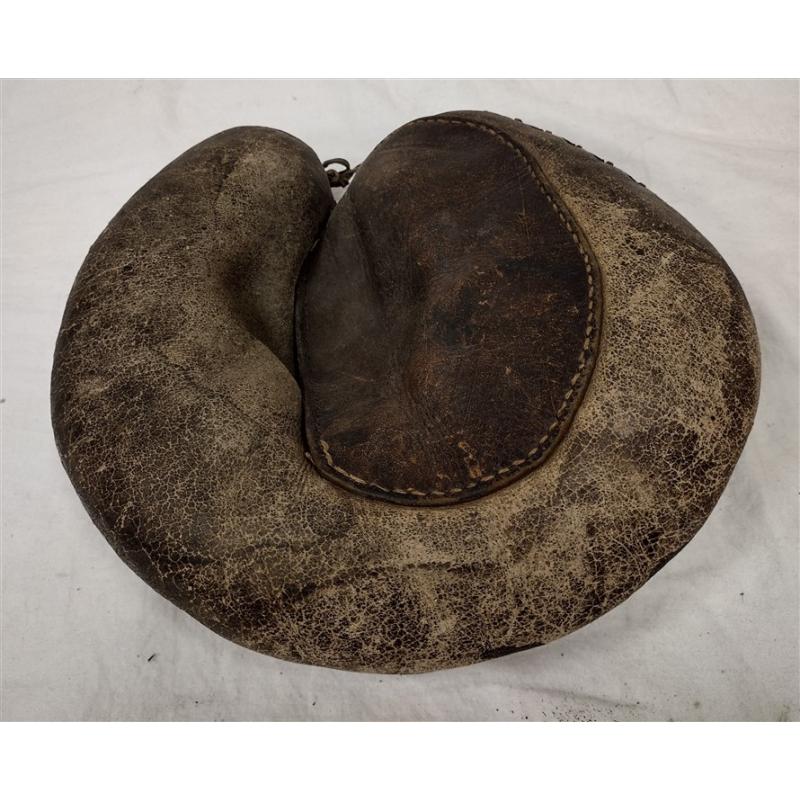 VINTAGE BASEBALL LEFT HANDED CATCHER'S MITT