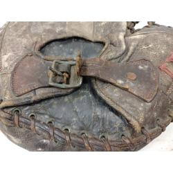 VINTAGE BASEBALL LEFT HANDED CATCHER'S MITT